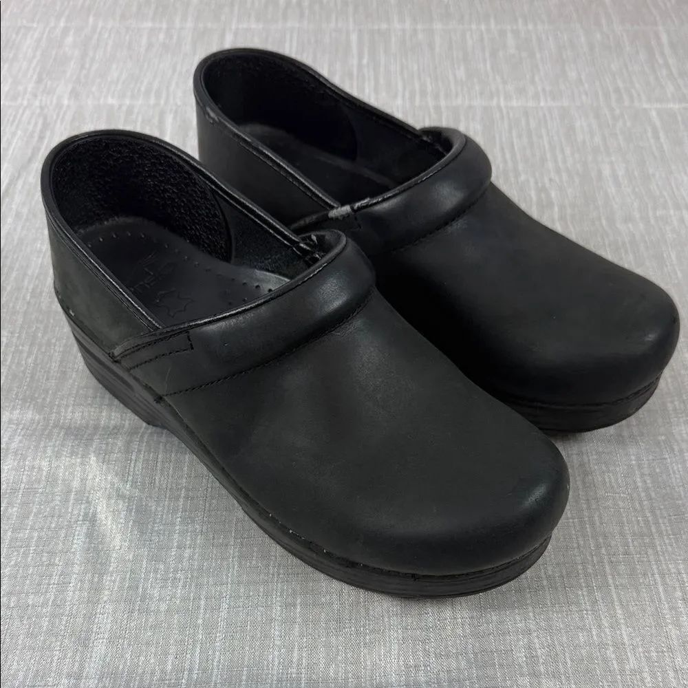Dansko Women's professional nursing Clog Black Matte Oiled leather 38